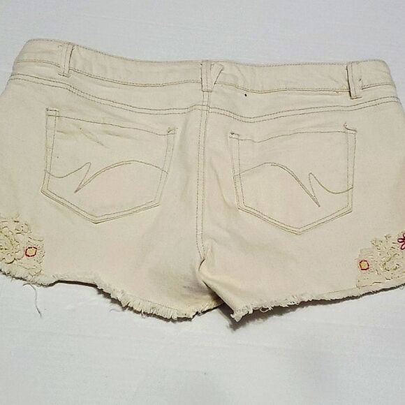 NOBO Boho Cream Embroidered Frayed Shorty Shorts Jeans Junior 17 - Picture 6 of 10